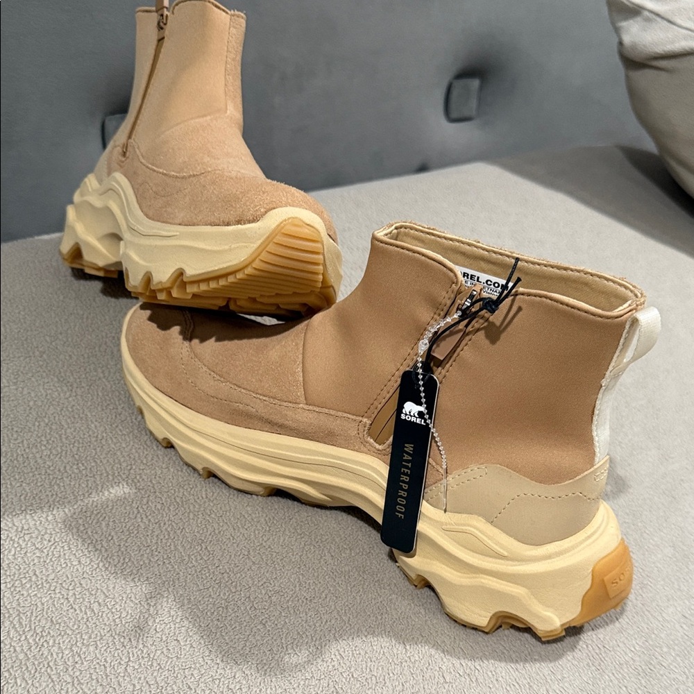 Sorel Women's Beige and Cream Winter Boots